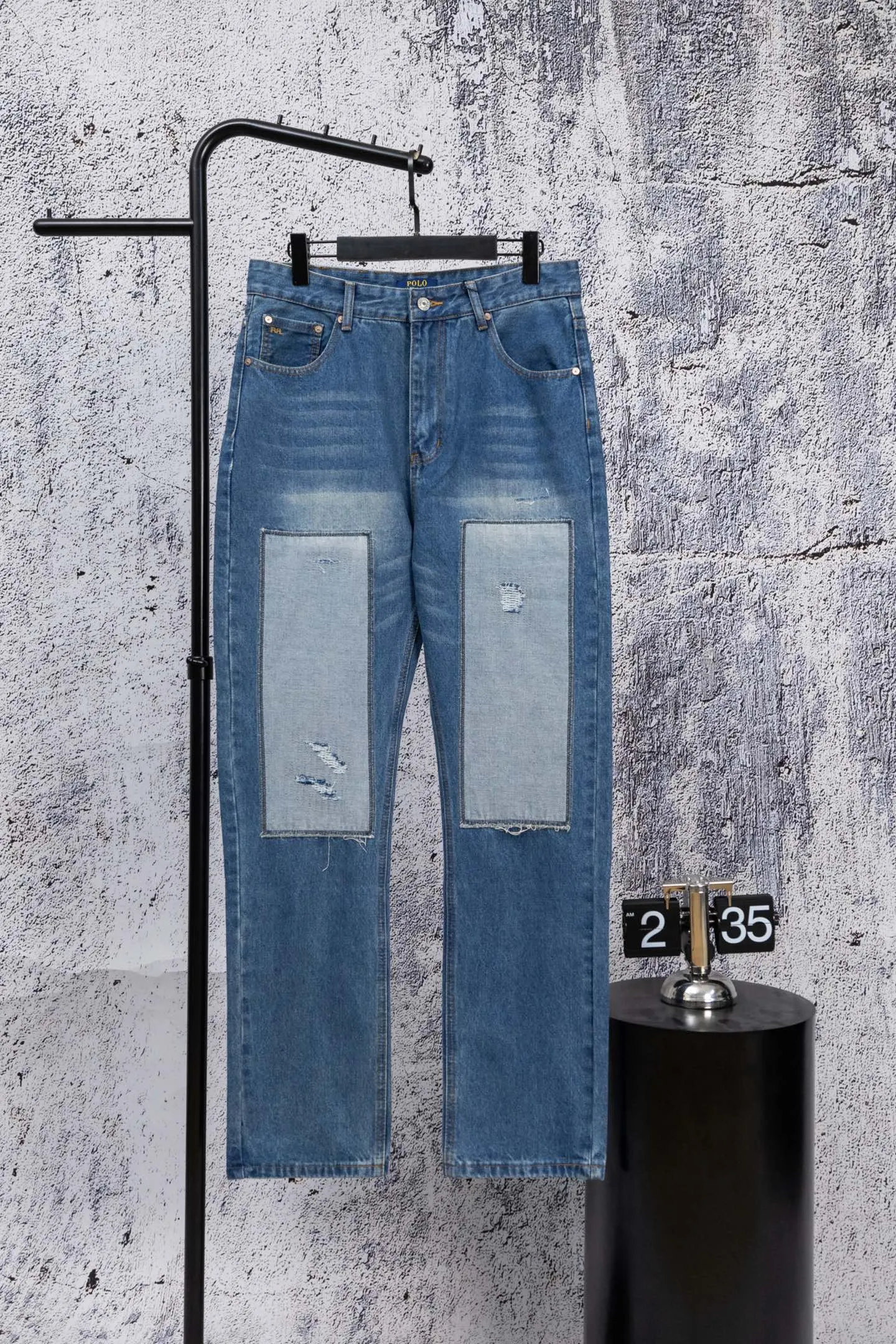 P230 Ralph Lauren 2026RRL retro ripped jeans, American retro essentials, classic loose fit: 13.75oz Japanese selvage denim, made in the United States, 100% cotton, perfect texture! Durable and non-shrinking: Mechanical pre-shrunk finishing® technology, still fit after long-term wear, retro wash has a more timeless taste ~ Size: 28--34 Color: Denim blue